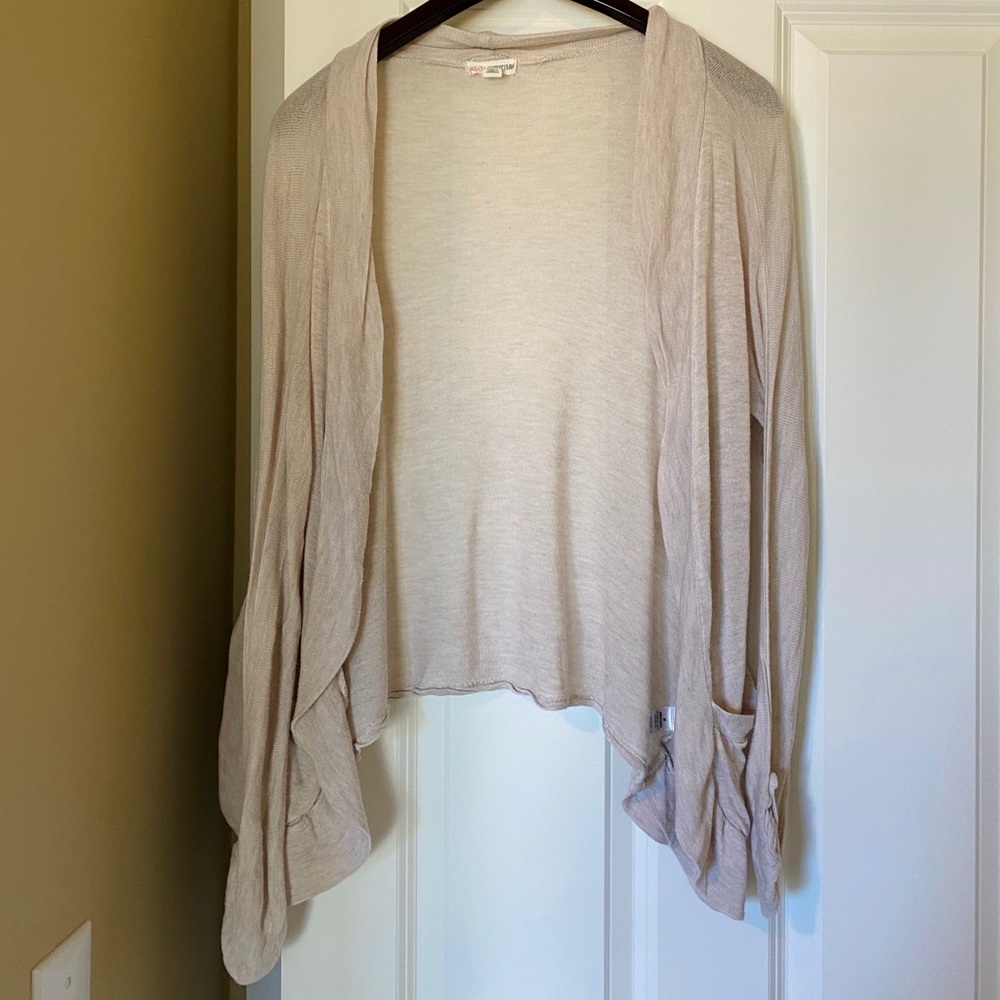 Beige cardigan with ruched pockets